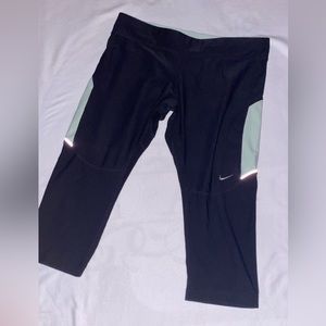 Nike capri leggings women’s